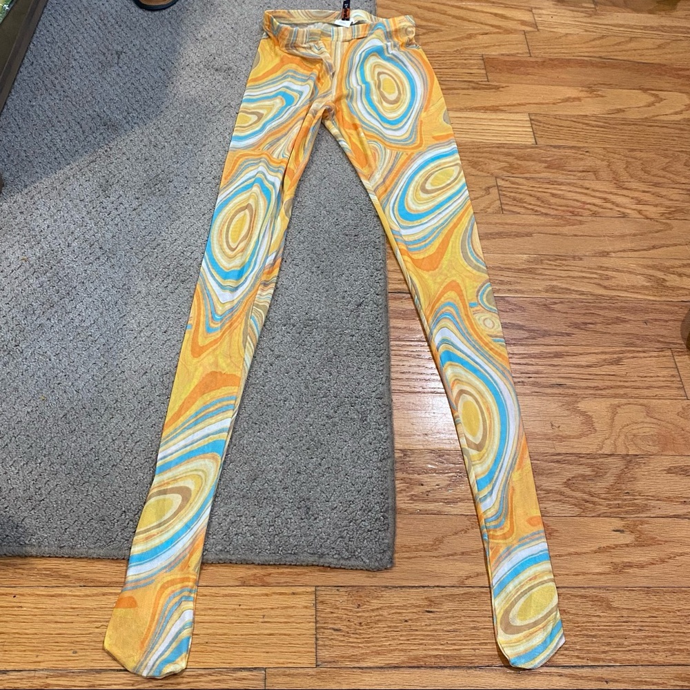 Swirl tights unique